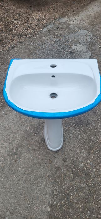 Продам раковины с пьедесталом.