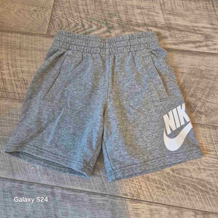 Къс панталон и тениска Nike, размер S