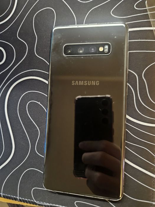 Продам Samsung s10+