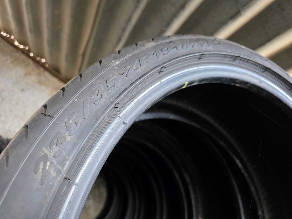 4бр Летни гуми 235 35 19 - Pirelli