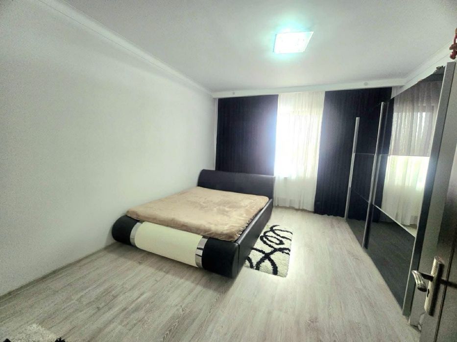 Casă de vanzare- cu spatiu comercial si 7.773  teren