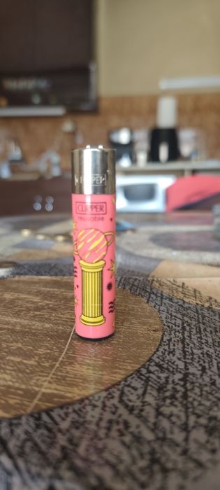Колекция от 37 оригинални запалки Clipper + подарък дисплей (поставка)