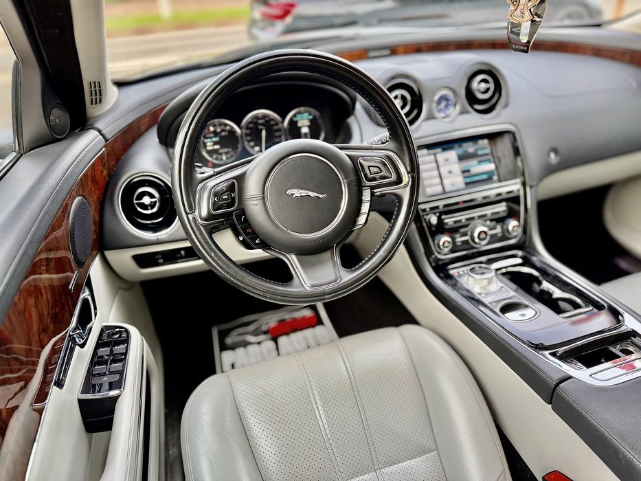 • Jaguar XJ 2016 Facelift / Dublu Panoramic / Plasme / Soft close - Parc Auto / RATE / Garantie •