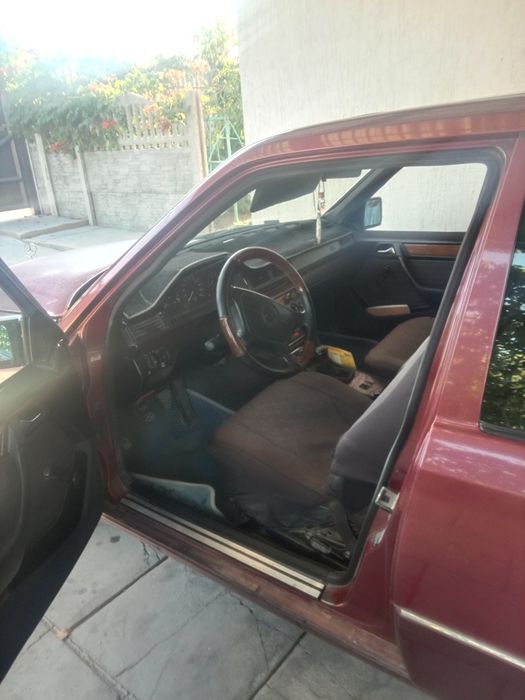 Продается Mercedes E 200