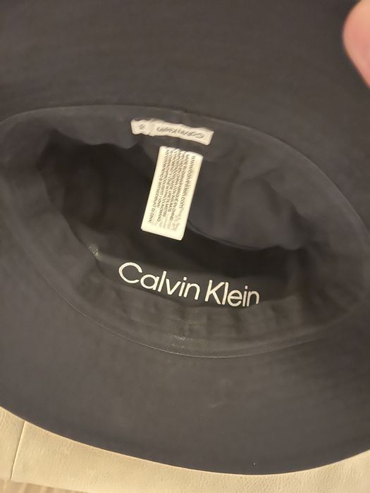 Шапка с периферия Calvin Klein