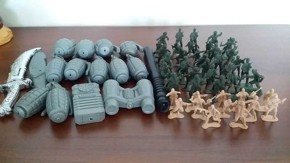 Игрушки разные для мальчиков