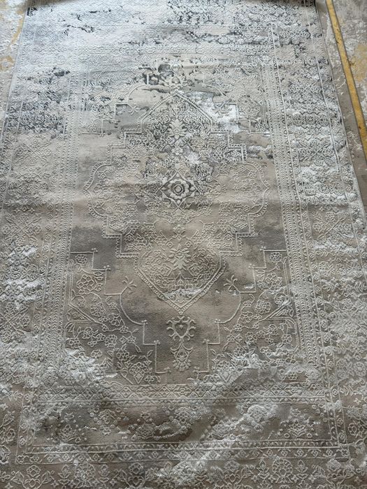 Продаётся не использованный ковёр 2×3м.
