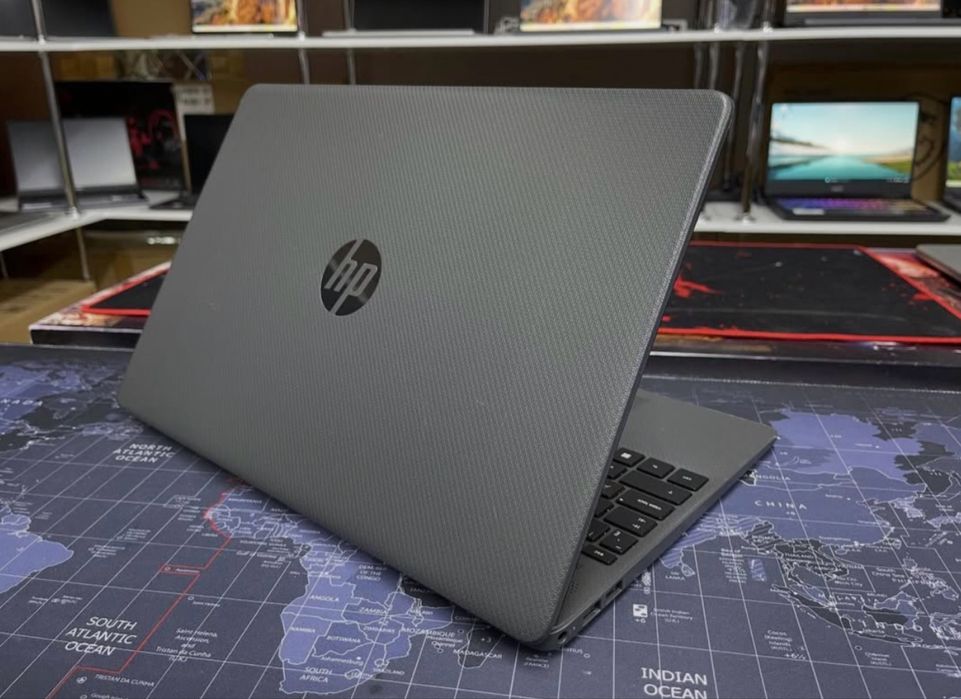 Ноутбук HP 255 i5-1235U/16GB/SSD512/15.6