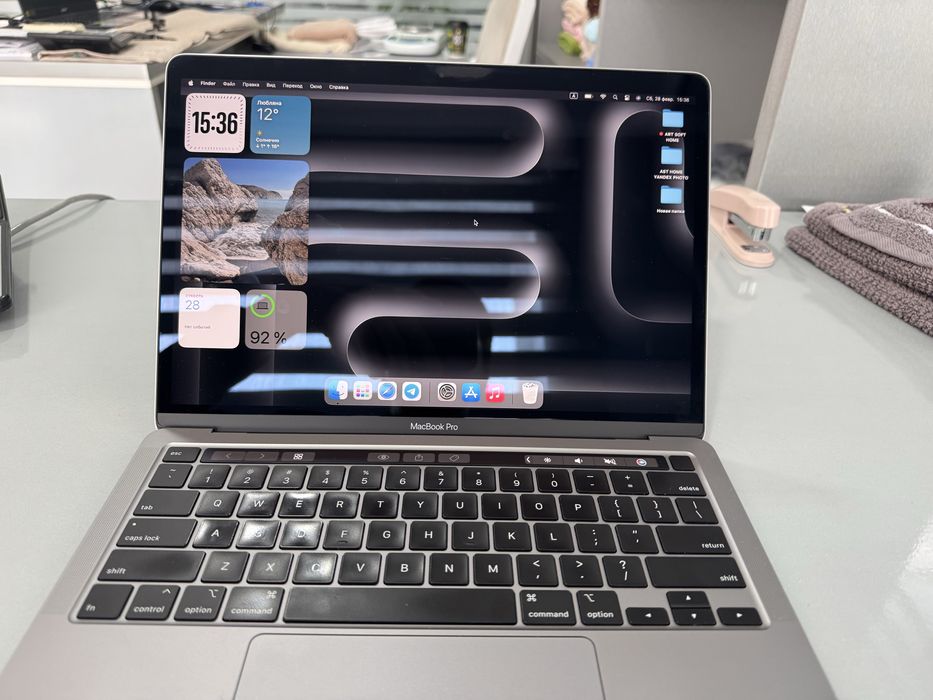 Macbook pro core i5 2020 touchbar