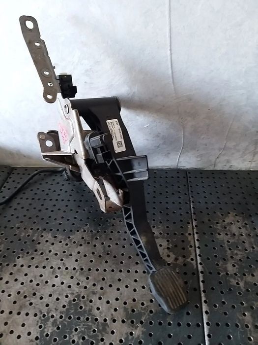 Pedala ambreiaj 1.0 b ecoboost ford focus 3 facelift bv617b633ge