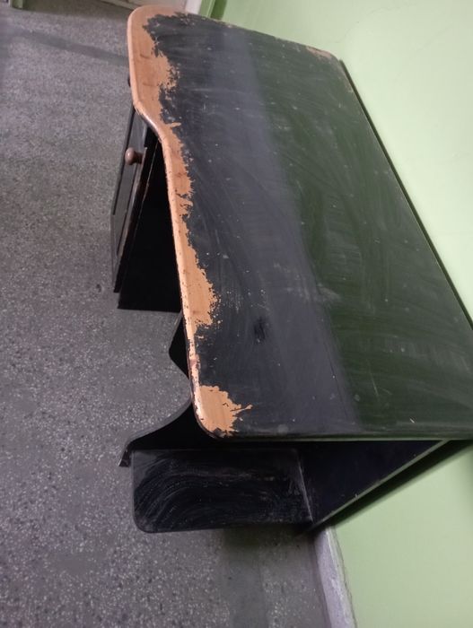 Масивно бюро от чам