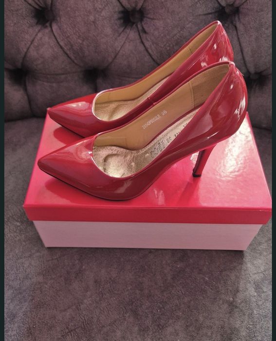 Pantofi piele lăcuită