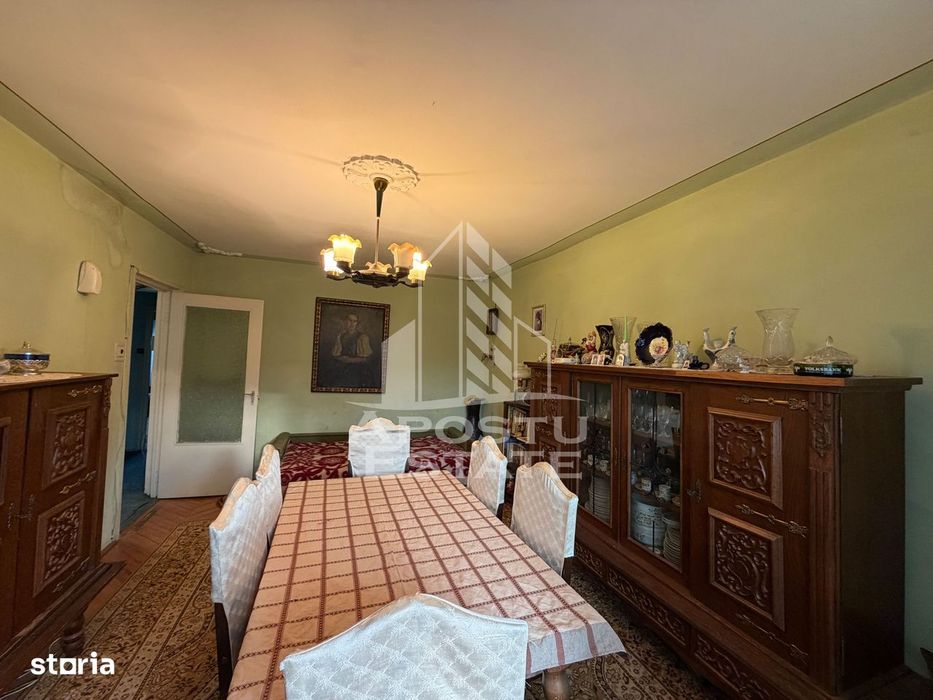 Apartament cu 3 camere de vanzare,decomandat,etaj intermediar,Bucovina