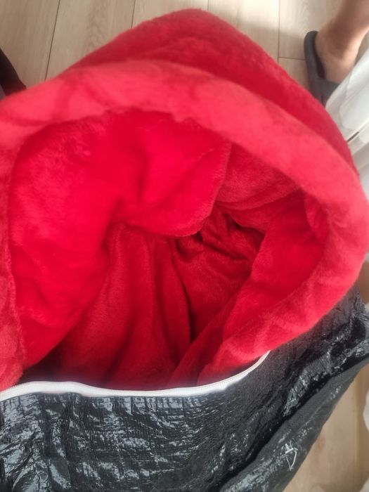 Червено дебело одеало