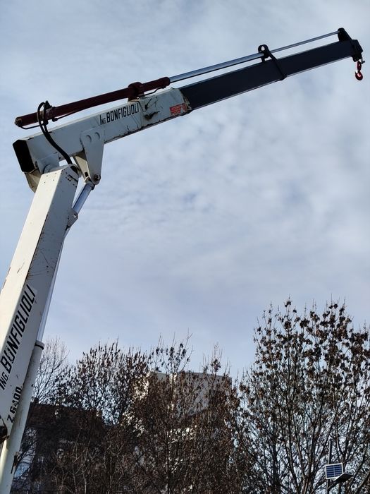 Транспортни услуги  Камион, Самосвал с кран до 5т с тристранно разтова