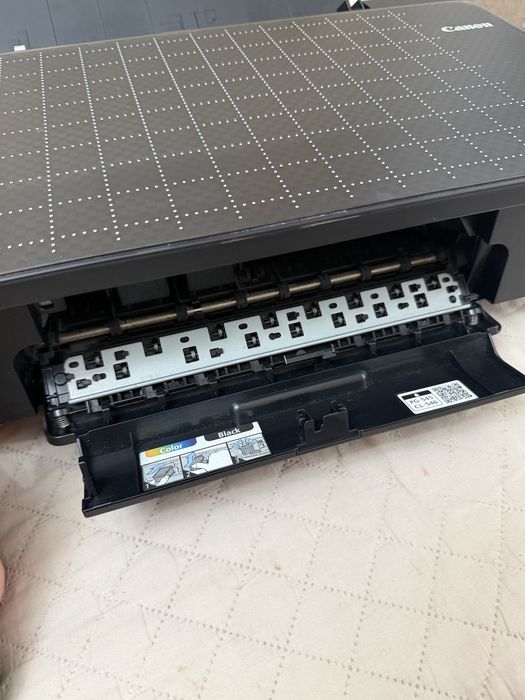 Imprimantă Canon Pixma TS305, funcțională, necesită cartușe