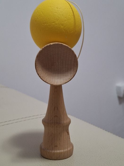 Kendama KBR cu bila galbena