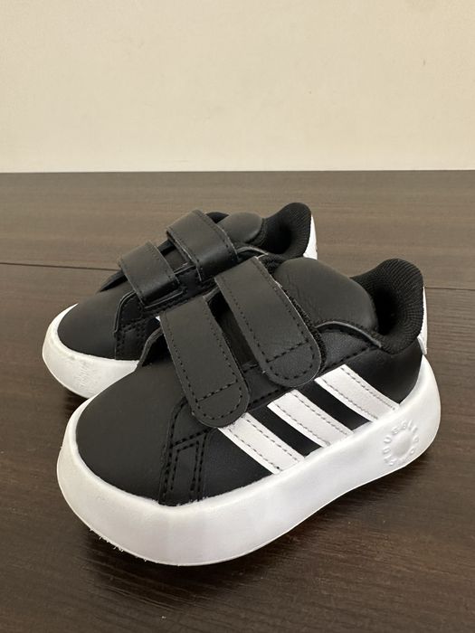 Кроссовки Adidas