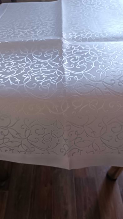 Скатерть на стол книжку