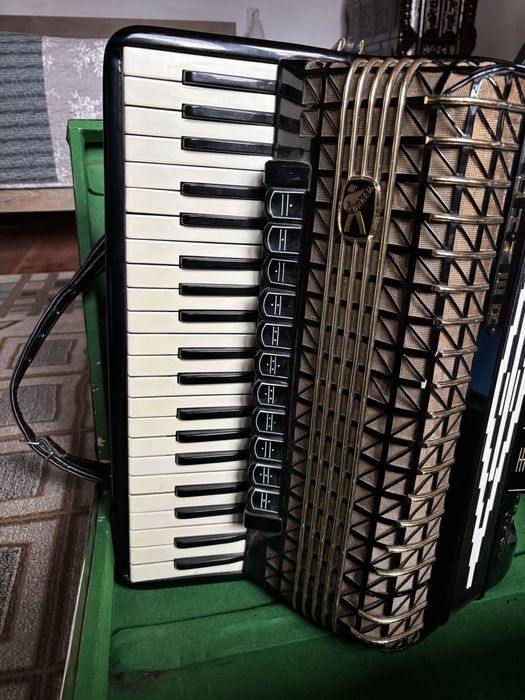 Acordeon Hohner Atlantic IV deluxe 120 basi