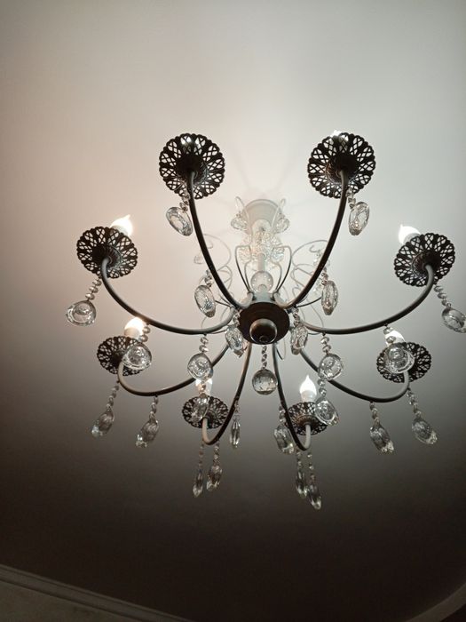 Продам хрустальную люстру.