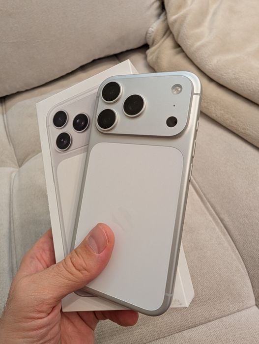 iPhone 17 Pro, 256GB, Silver – Перфектно състояние, 1 г. гаранция от А1