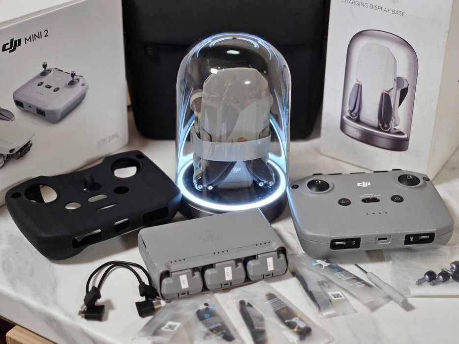 DJI Mini 2 Fly More Combo + Charging Display Base
