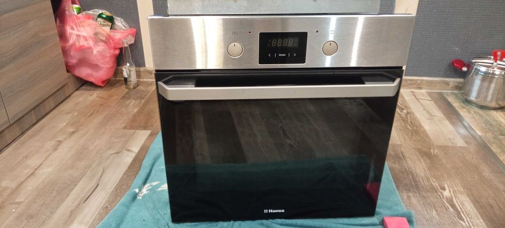 Продавам фурна за вграждане и плот за вграждане Hansa.