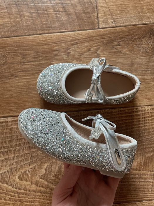 Нарядные сандали для девочки 27