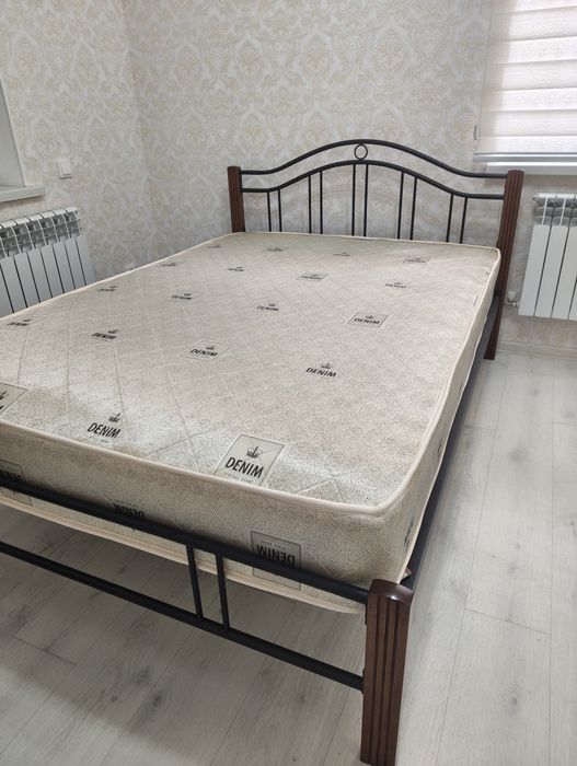 Кровать  и матрас продаются отдельно