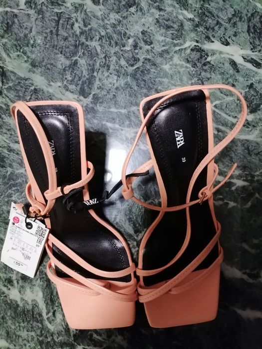 Vand sandale ZARA din piele naturala, marimea 39
