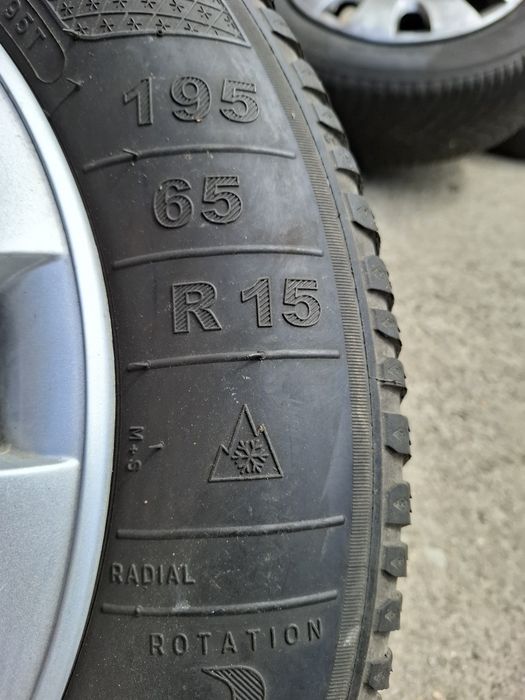 Jante tablă 15" cu cauciucuri de iarnă