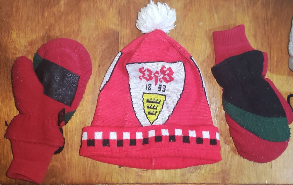 Шапки, перчатки, аарежки фирменные детские. Ледоступы