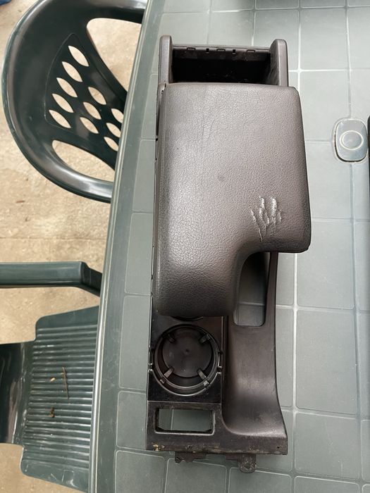 Барче с Подлакътник и Къпхолдър BMW БМВ е46