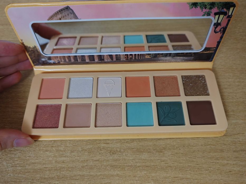 Палетки теней для глаз