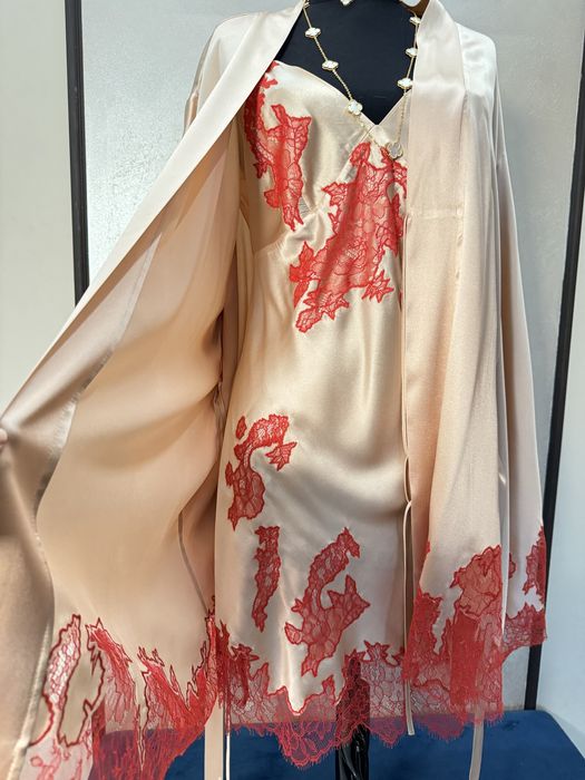 Agent Provocateur-луксозен халат, Ноември месец само 420 лв.