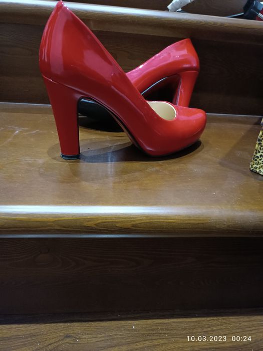 Ayollar oyoq kiyimi sastayanasi yaxshi