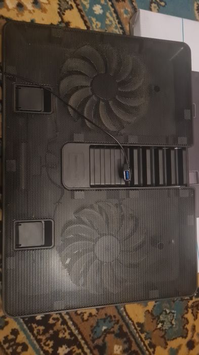 Охлаждающая подставка для ноутбука