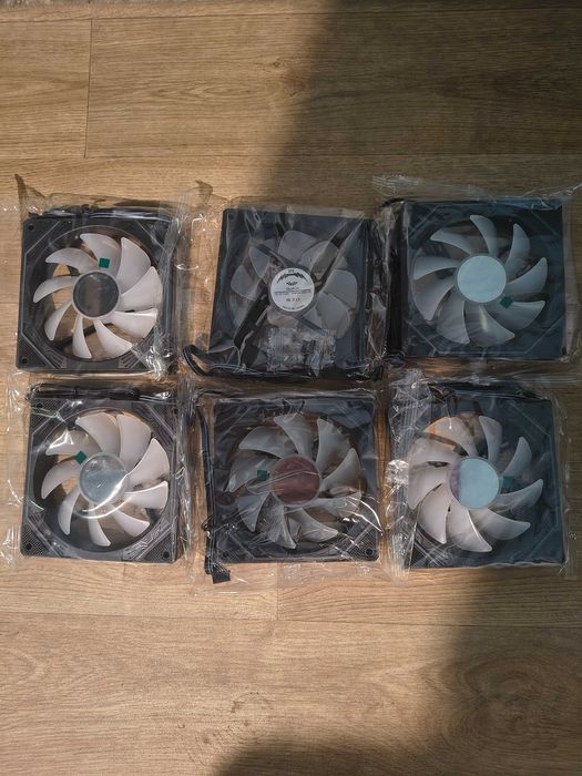 Kit 6 coolere RGB NOI 120 de lei.