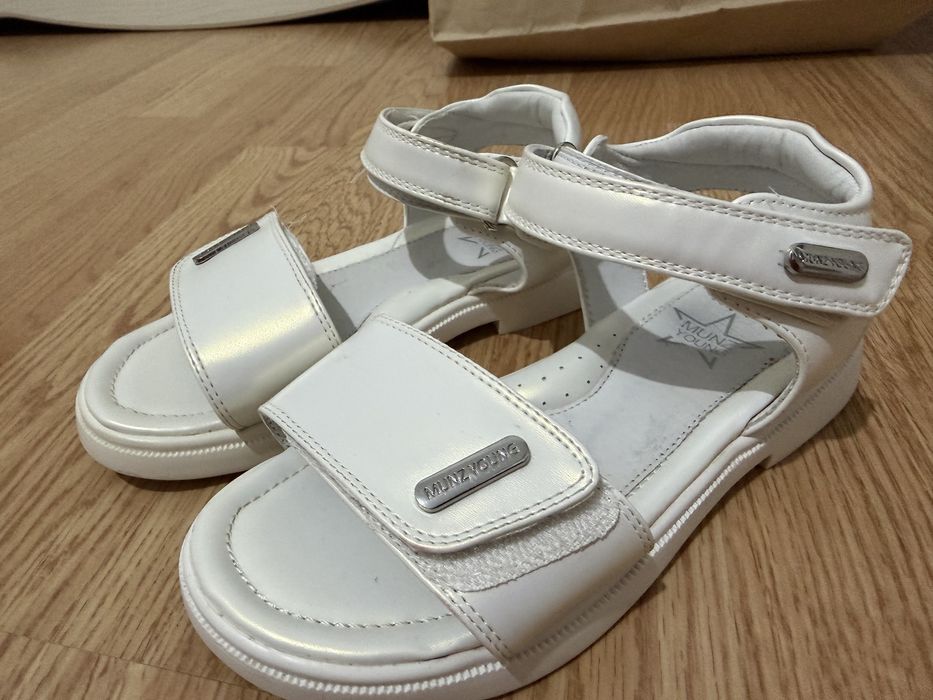 Продам сандали для девочек