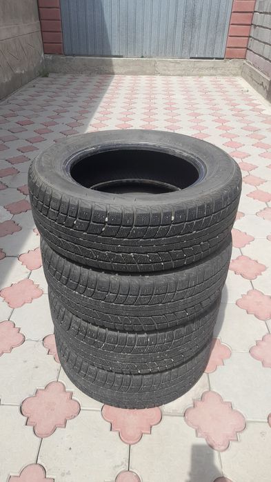 Продам зимние шины Трианжел в отличном состоянии.  Есть 2 комплекта