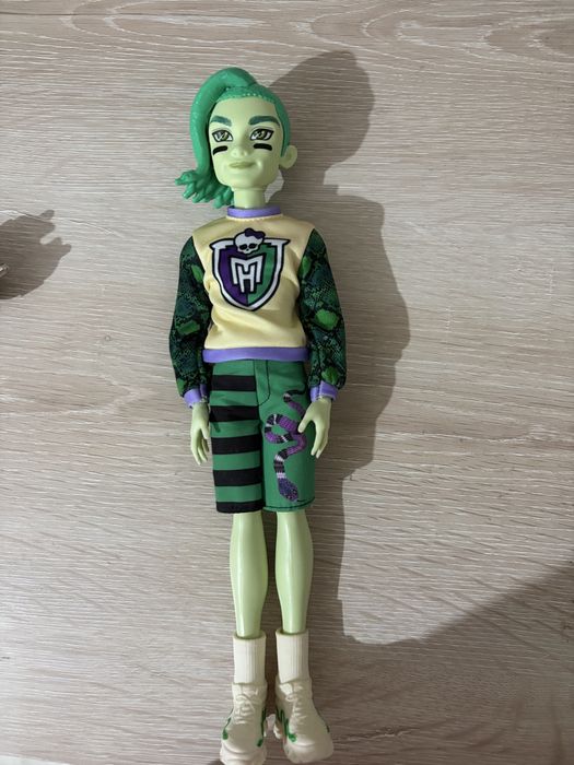 Дьюс monster high g3 и фигурки alien stage!