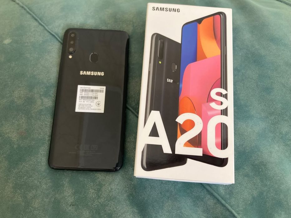 Продам Samsung A20s  все работает идеально