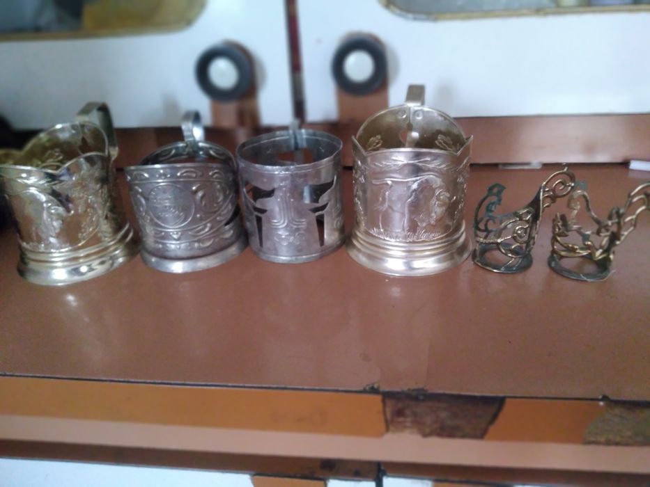 Продам подстаканники ,часы,