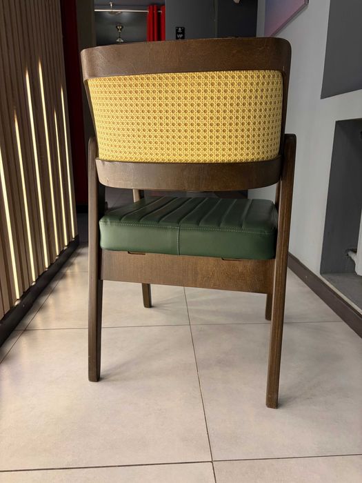 Продам Стулья для ресторана — 37 шт.