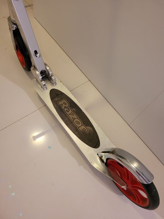 Trotineta Razor ajustabila varsta 8+ si max 100kg