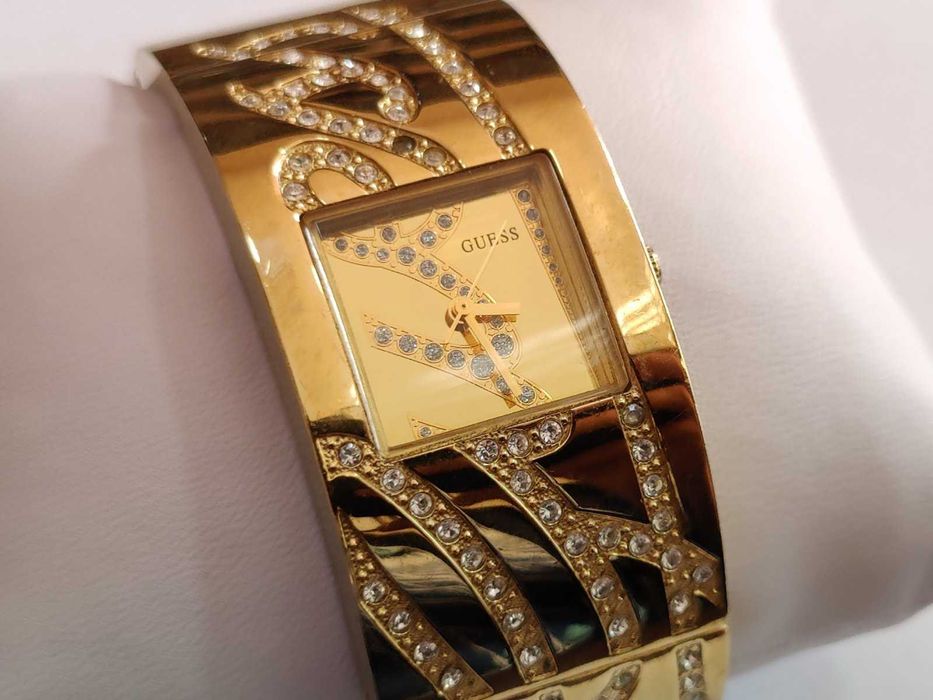 Дмаски часовник Guess