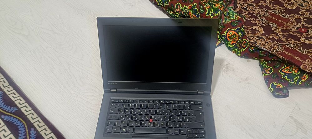 Navutbuk Linova sotiladi ishlashi zur pul zaril uchun sotiladi