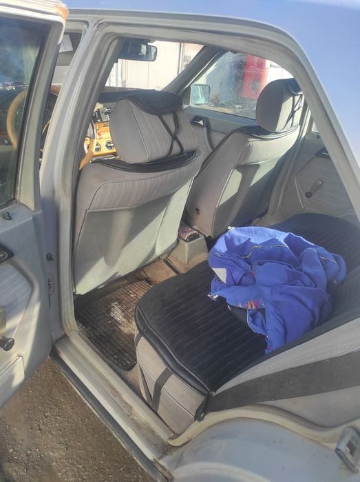 Мерседес(дизель) в хорошем состоянии.