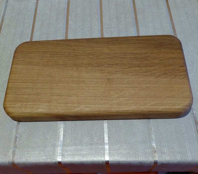 Кухненска дъбова дъска за рязане. Размер  32×17×2,5 см.Цена-15 лв.